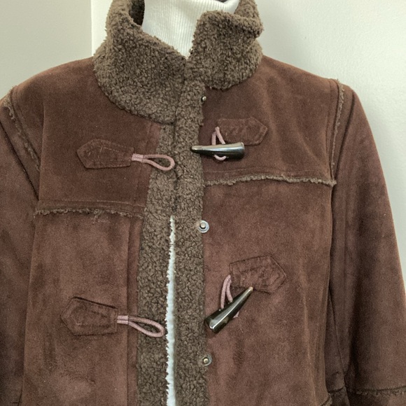 Dk. Brown Talbots, fx. Microsuede, knee length Coat.
Item# FWc1 - Picture 2 of 6